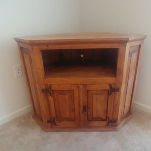 Southwest-Style Pine Corner TV-Unit
